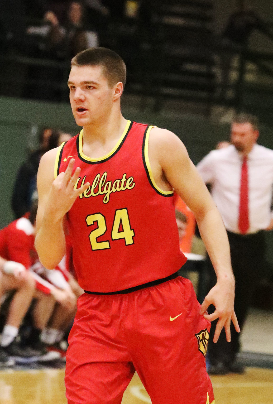Worster hitting three pointers all night